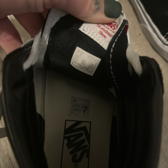 Vans - Picture 2 of 2
